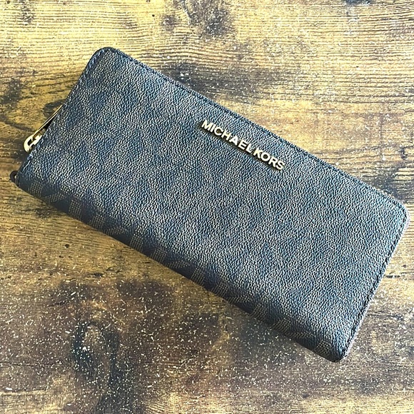 Michael Kors Jet Set Brown MK Signature Large Travel Continental Wallet Wristlet - Picture 1 of 6